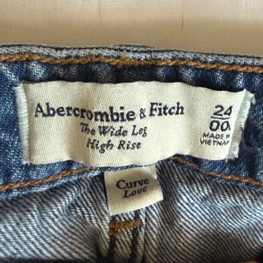 Abercrombie & Fitch Wide-Leg Jeans - Picture 3 of 4
